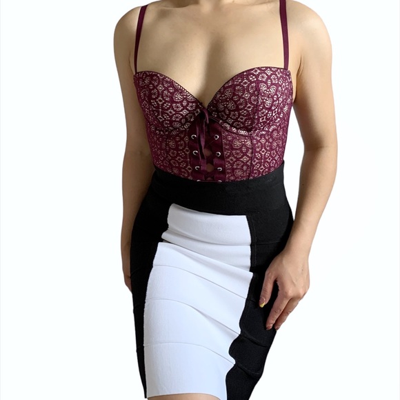 BCBG BANDAGE SKIRT SIZE 0 - Picture 3 of 5